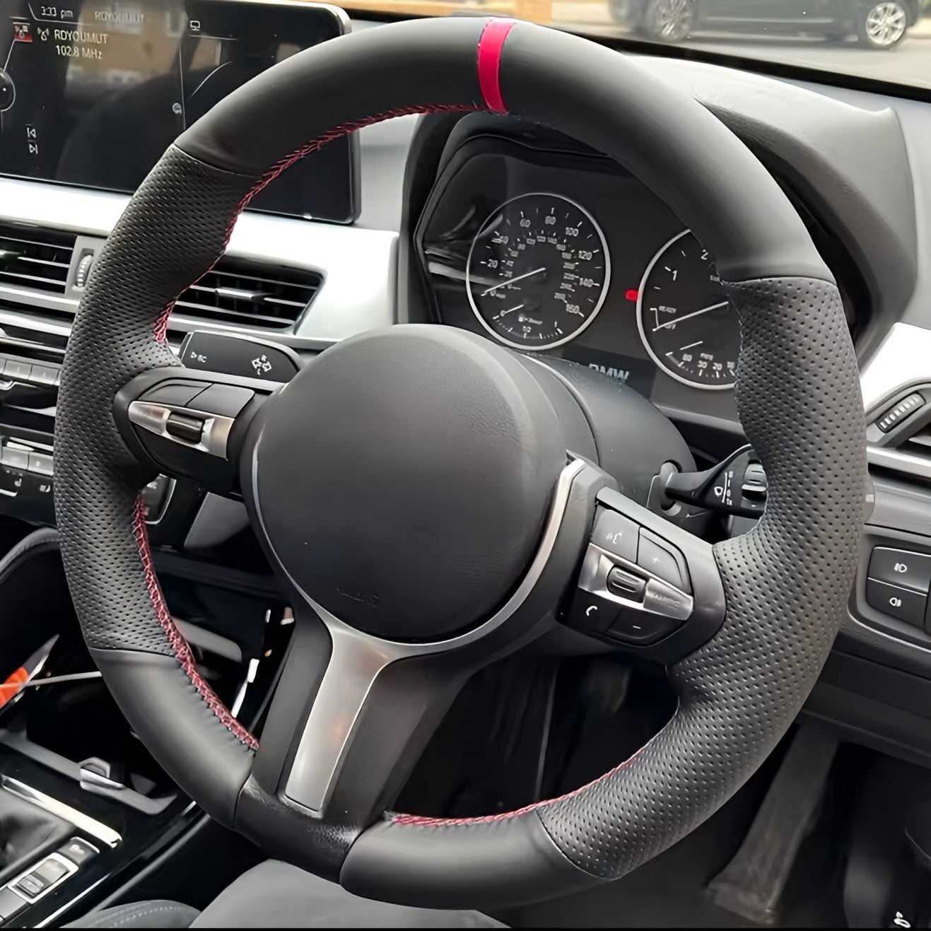 Performance Lenkradbezug - Leder perforiert mit 12 Uhr Markierung rot - passend für BMW F20 F21 F45 F22 F23 F46 F30 F31 F34 F32 F33 F36 F10 F11 F07 F12 F06 F13 X1 F48 X2 F39 X3 F25 X4 F26 X5 F15 X6 F16