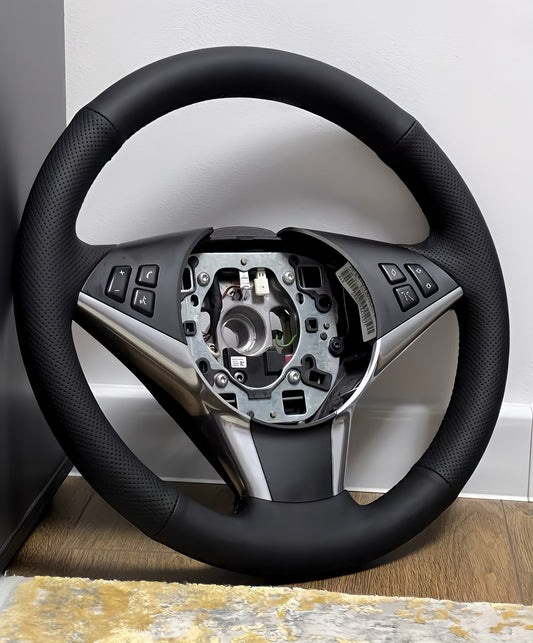 Performance Lenkradbezug - Leder glatt/perforiert - passend für BMW E60 E61 E62 E63 E64