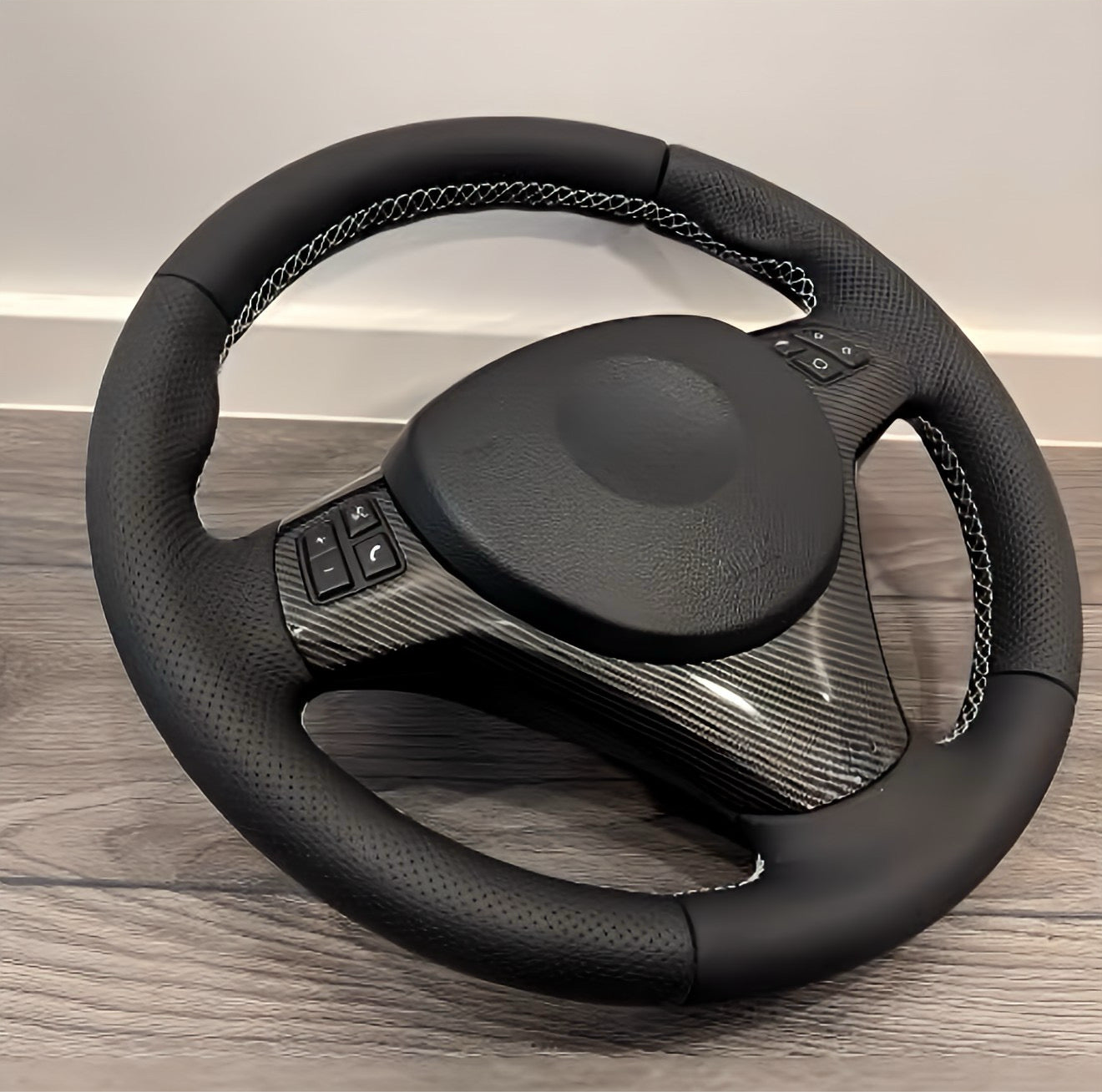 Performance Lenkradbezug - Leder glatt / perforiert - passend für BMW E90 E91 E92 E93 E81 E82 E87 E88