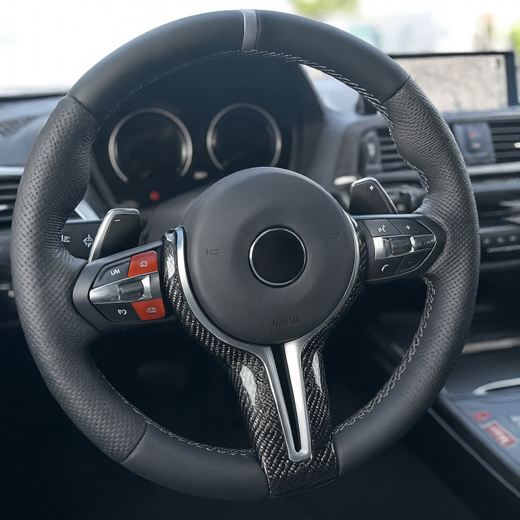 Performance Lenkradspange - Echt Carbon & Silber - passend für BMW F20 F21 F45 F22 F23 F46 F30 F31 F34 F32 F33 F36 F10 F11 F07 F12 F06 F13 X1 F48 X2 F39 X3 F25 X4 F26 X5 F15 X6 F16