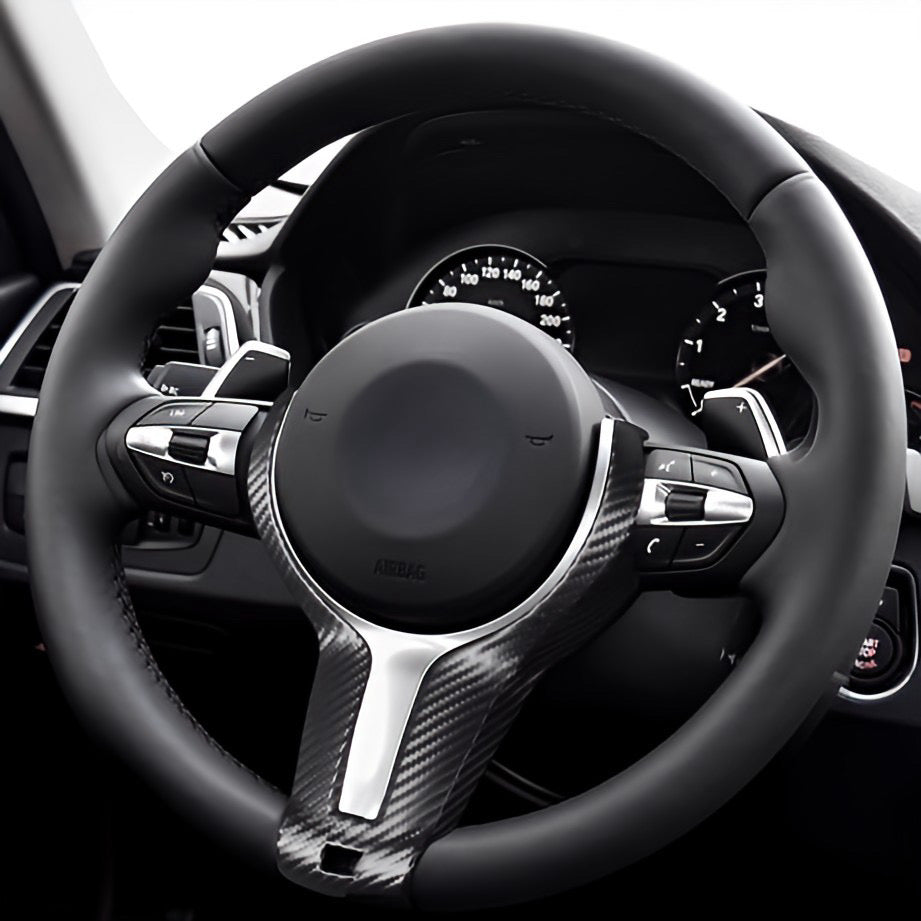 Performance Lenkradspange - Carbonlook - passend für BMW F20 F21 F45 F22 F23 F46 F30 F31 F34 F32 F33 F36 F10 F11 F07 F12 F06 F13 X1 F48 X2 F39 X3 F25 X4 F26 X5 F15 X6 F16