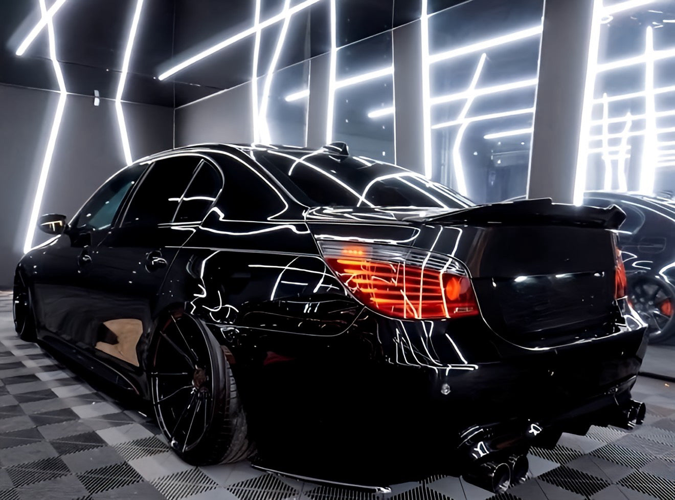 Performance Spoiler passend für BMW E60 - Schwarz Hochglanz Limousine