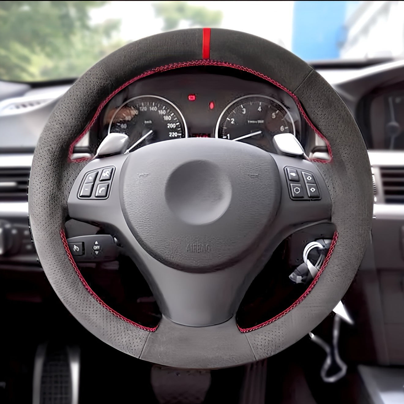 Performance Lenkradbezug - Alcantara perforiert mit 12 Uhr Markierung rot - passend für BMW E90 E91 E92 E93 E81 E82 E87 E88