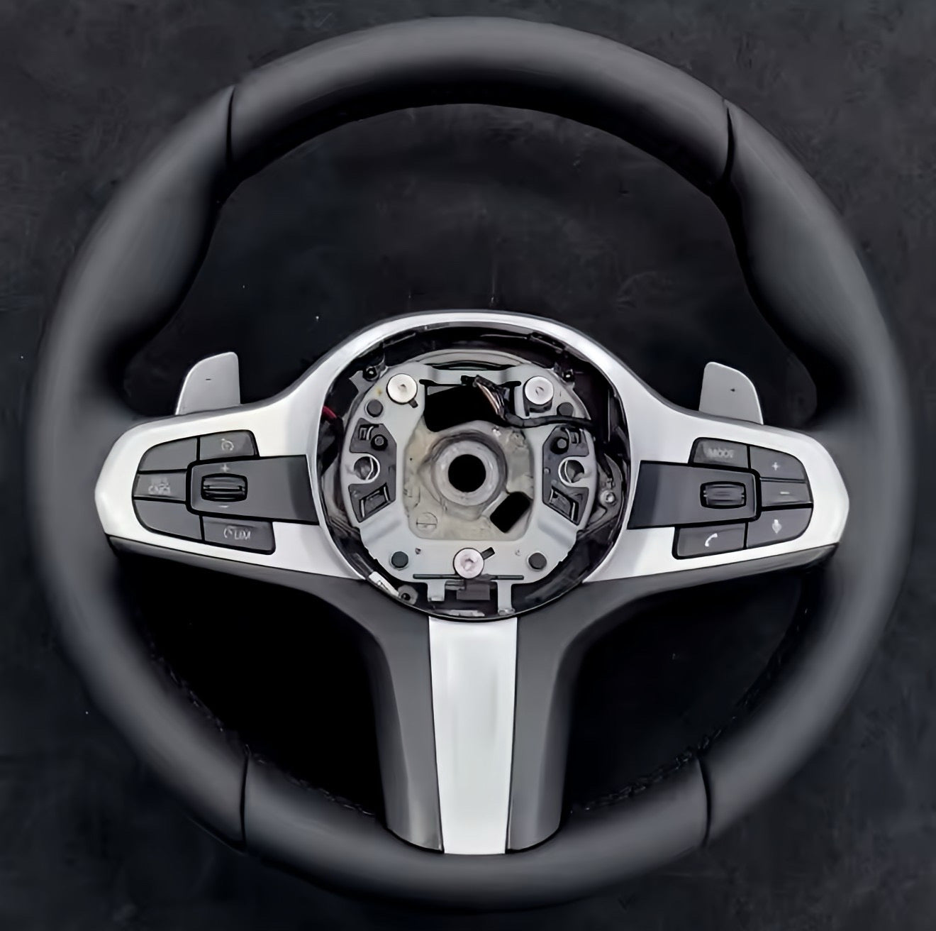 Performance Lenkradbezug - Leder - passend für BMW G20 G21 G22 G23 G26 G30 G31 G32 G11 G12 G14 G15 G16 G01 G02 G05 G06 G07 X3 X4 X5 X6