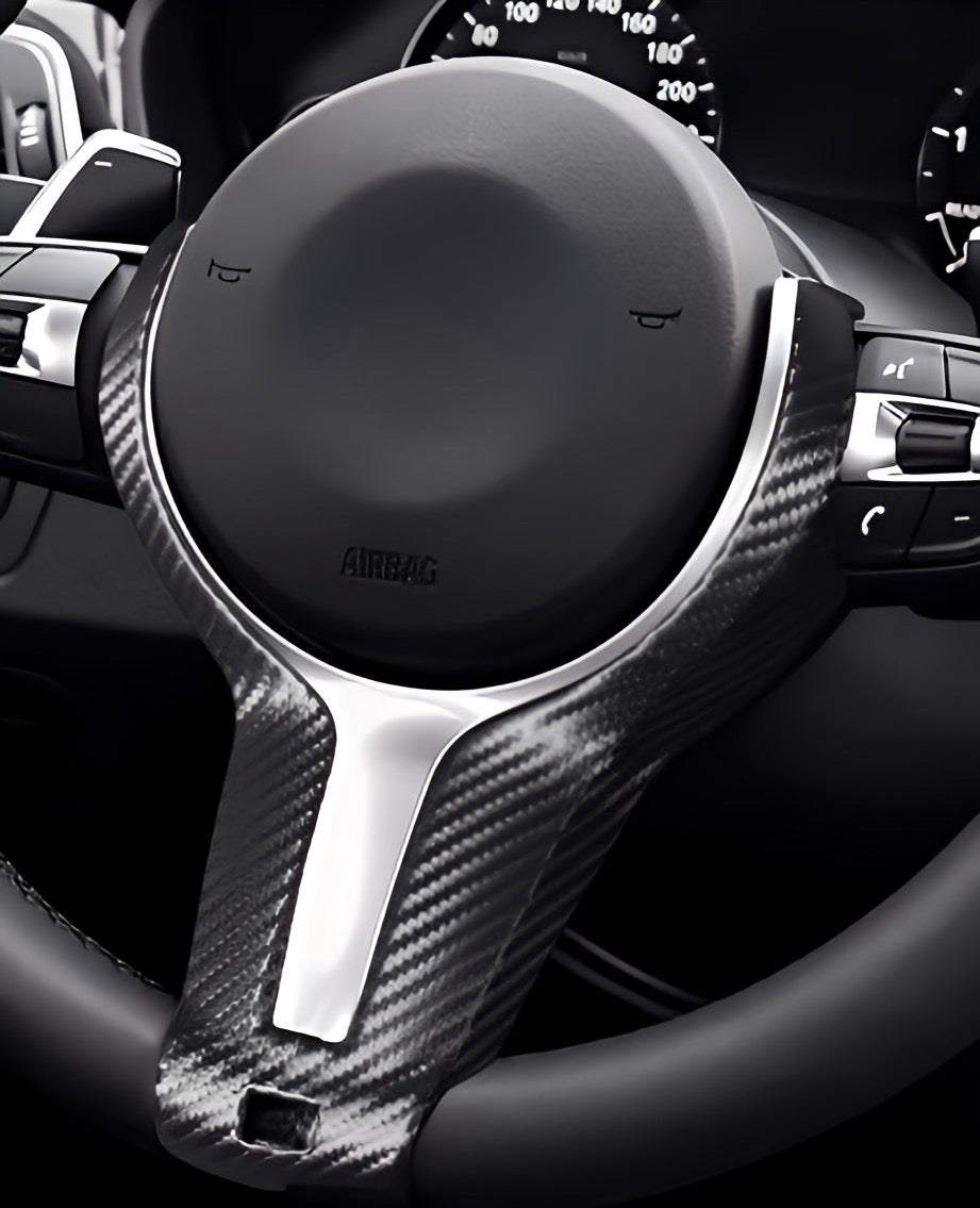 Performance Lenkradspange - Carbonlook - passend für BMW F20 F21 F45 F22 F23 F46 F30 F31 F34 F32 F33 F36 F10 F11 F07 F12 F06 F13 X1 F48 X2 F39 X3 F25 X4 F26 X5 F15 X6 F16