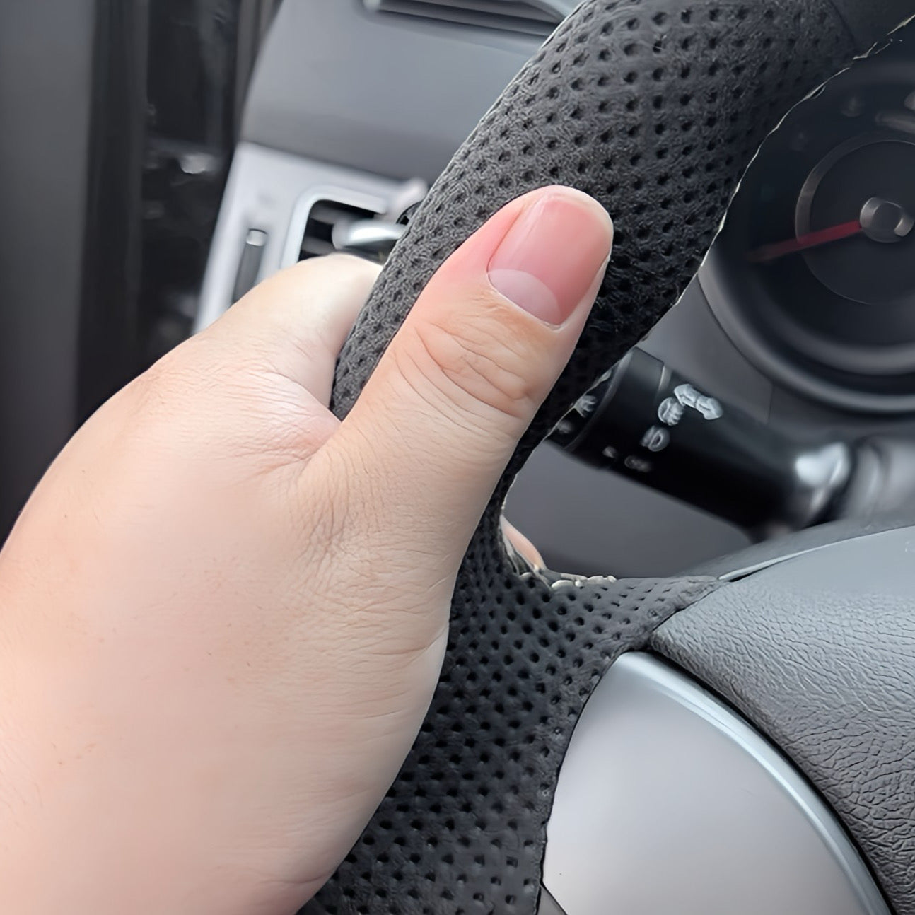 Performance Lenkradbezug - Alcantara perforiert mit 12 Uhr Markierung blau - passend für BMW E90 E91 E92 E93 E81 E82 E87 E88