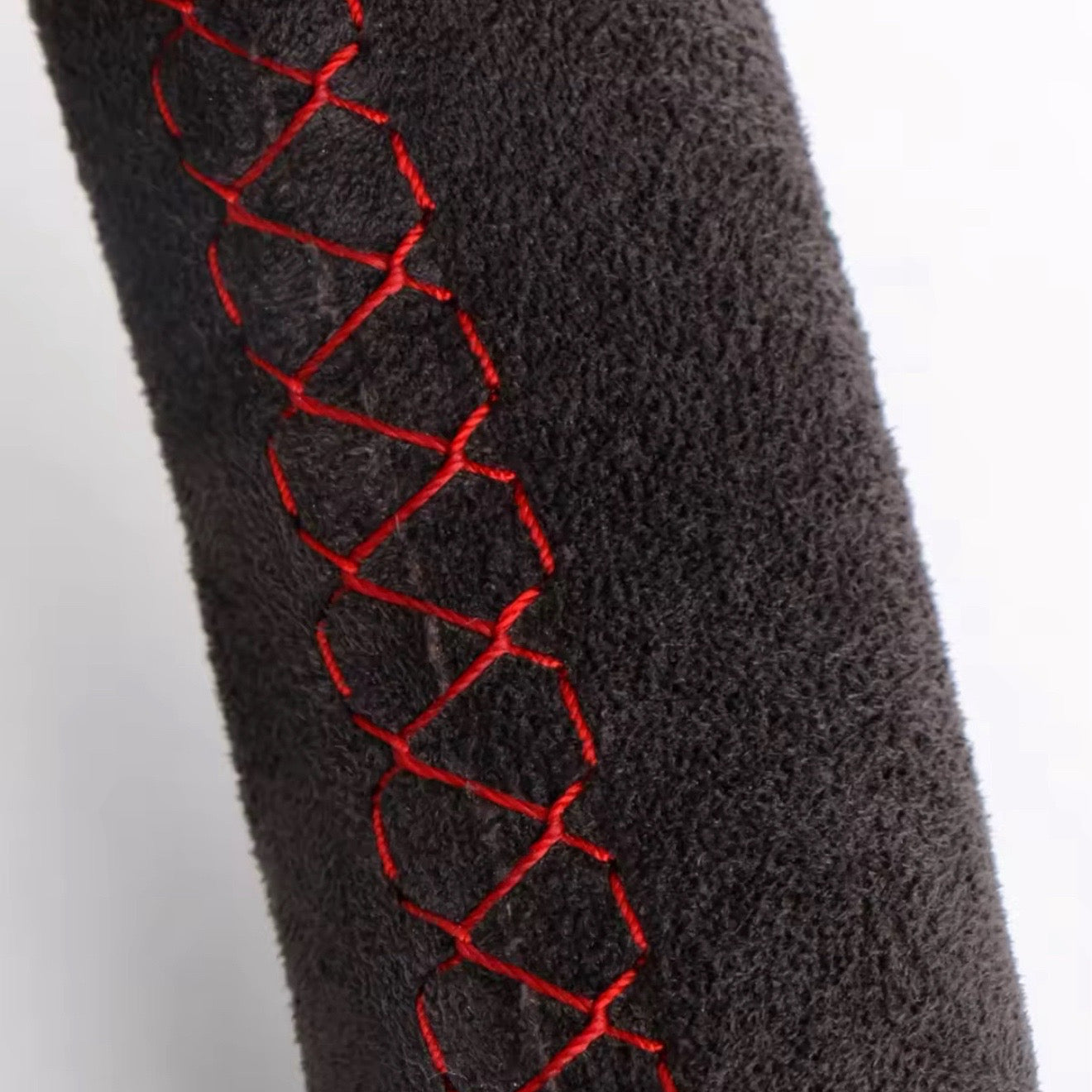 Performance Lenkradbezug - Alcantara perforiert + 12 Uhr Markierung rot - passend für BMW G20 G21 G22 G23 G26 G30 G31 G32 G11 G12 G14 G15 G16 G01 G02 G05 G06 G07 X3 X4 X5 X6