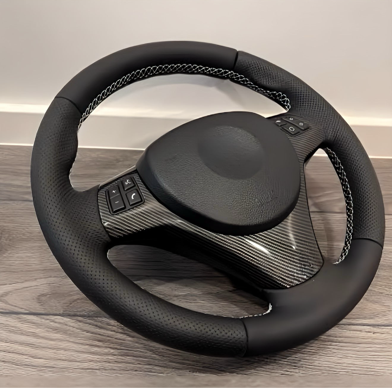 Performance Lenkradbezug - Leder glatt / perforiert - passend für BMW E90 E91 E92 E93 E81 E82 E87 E88