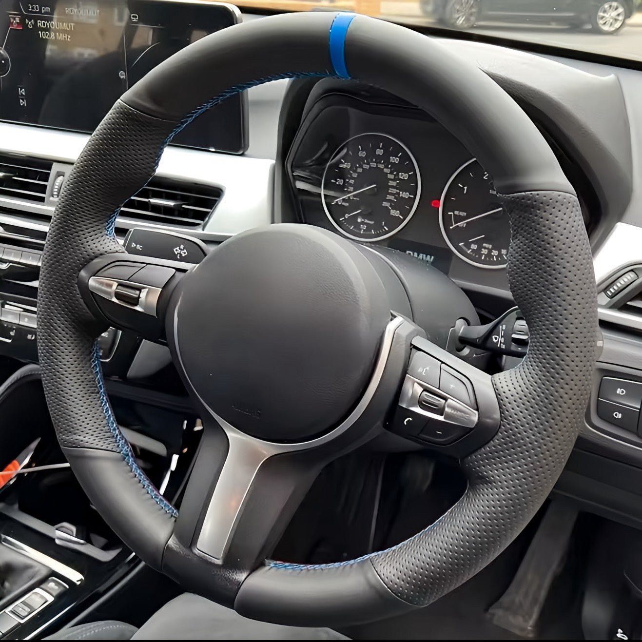 Performance Lenkradbezug - Leder perforiert mit 12 Uhr Markierung blau - passend für BMW F20 F21 F45 F22 F23 F46 F30 F31 F34 F32 F33 F36 F10 F11 F07 F12 F06 F13 X1 F48 X2 F39 X3 F25 X4 F26 X5 F15 X6 F16