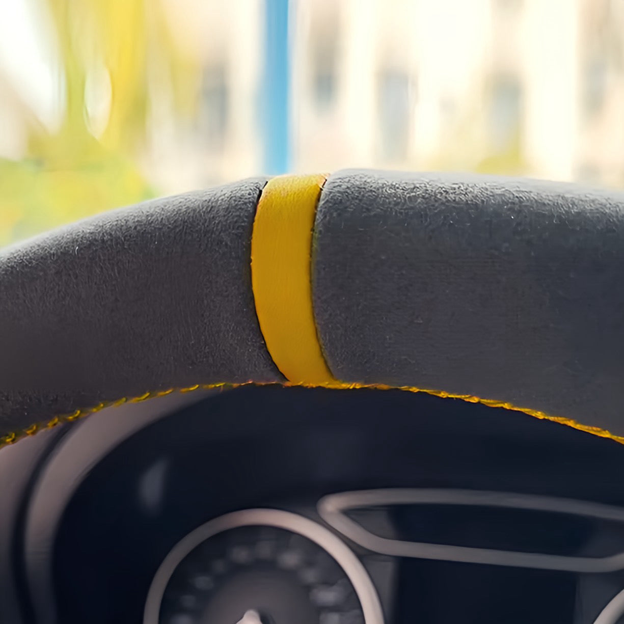 Performance Lenkradbezug - Alcantara + 12 Uhr Markierung gelb - passend für BMW F20 F21 F45 F22 F23 F46 F30 F31 F34 F32 F33 F36 F10 F11 F07 F12 F06 F13 X1 F48 X2 F39 X3 F25 X4 F26 X5 F15 X6 F16