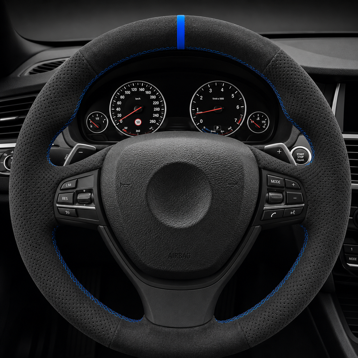 Performance Lenkradbezug passend für BMW F20 F21 F22 F23 F45 F46 F30 F31 F34 F32 F33 F36 F10 F11 F07 F06 F12 F13 F48 F39 F25 F26 F15 F16 – Alcantara perforiert – blaue 12-Uhr-Markierung