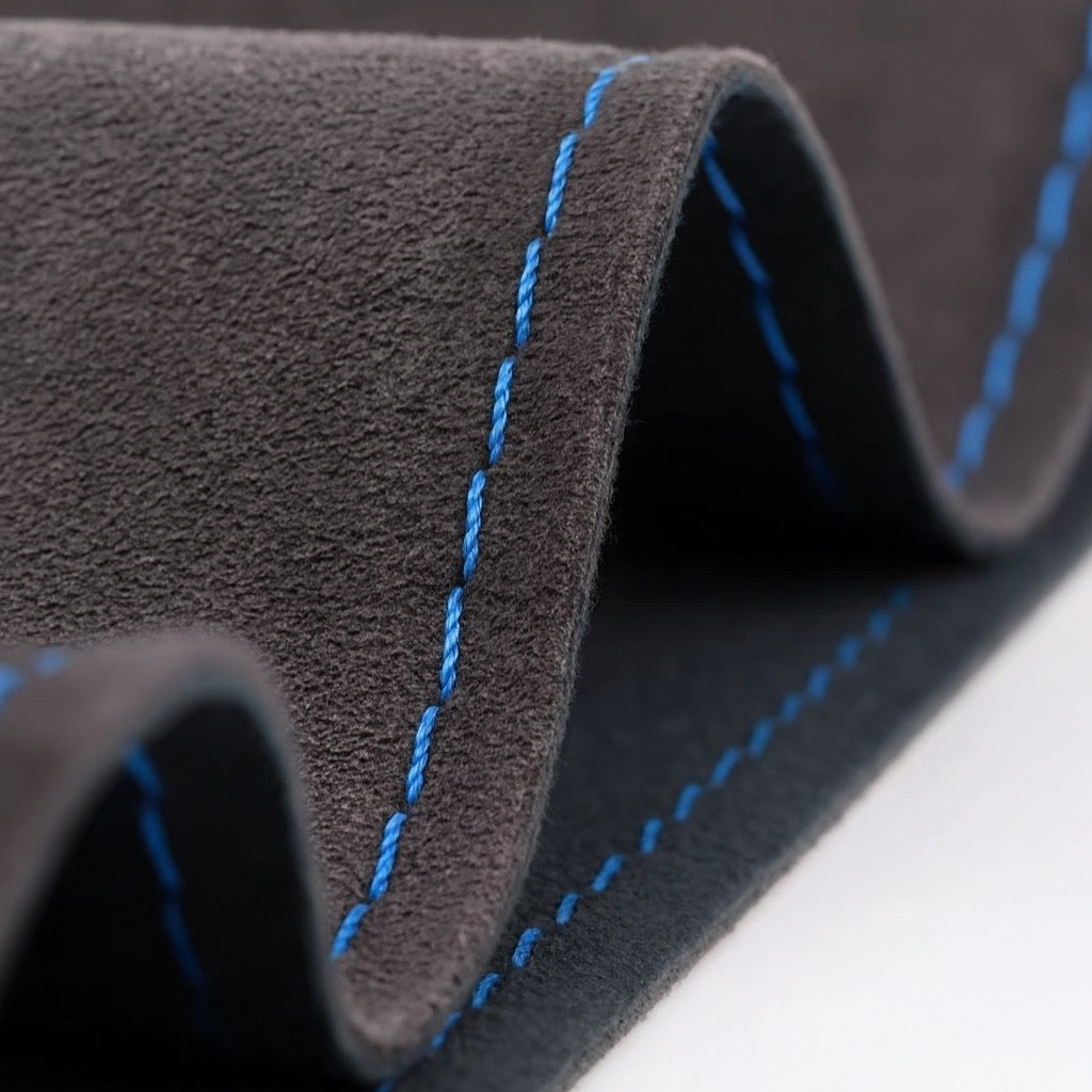 Performance Lenkradbezug passend für BMW E81 E82 E87 E88 E90 E91 E92 E93 E84 – Alcantara blaue 12-Uhr-Markierung