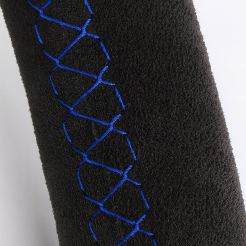 Performance Lenkradbezug passend für BMW E81 E82 E87 E88 E90 E91 E92 E93 E84 – Alcantara blaue 12-Uhr-Markierung