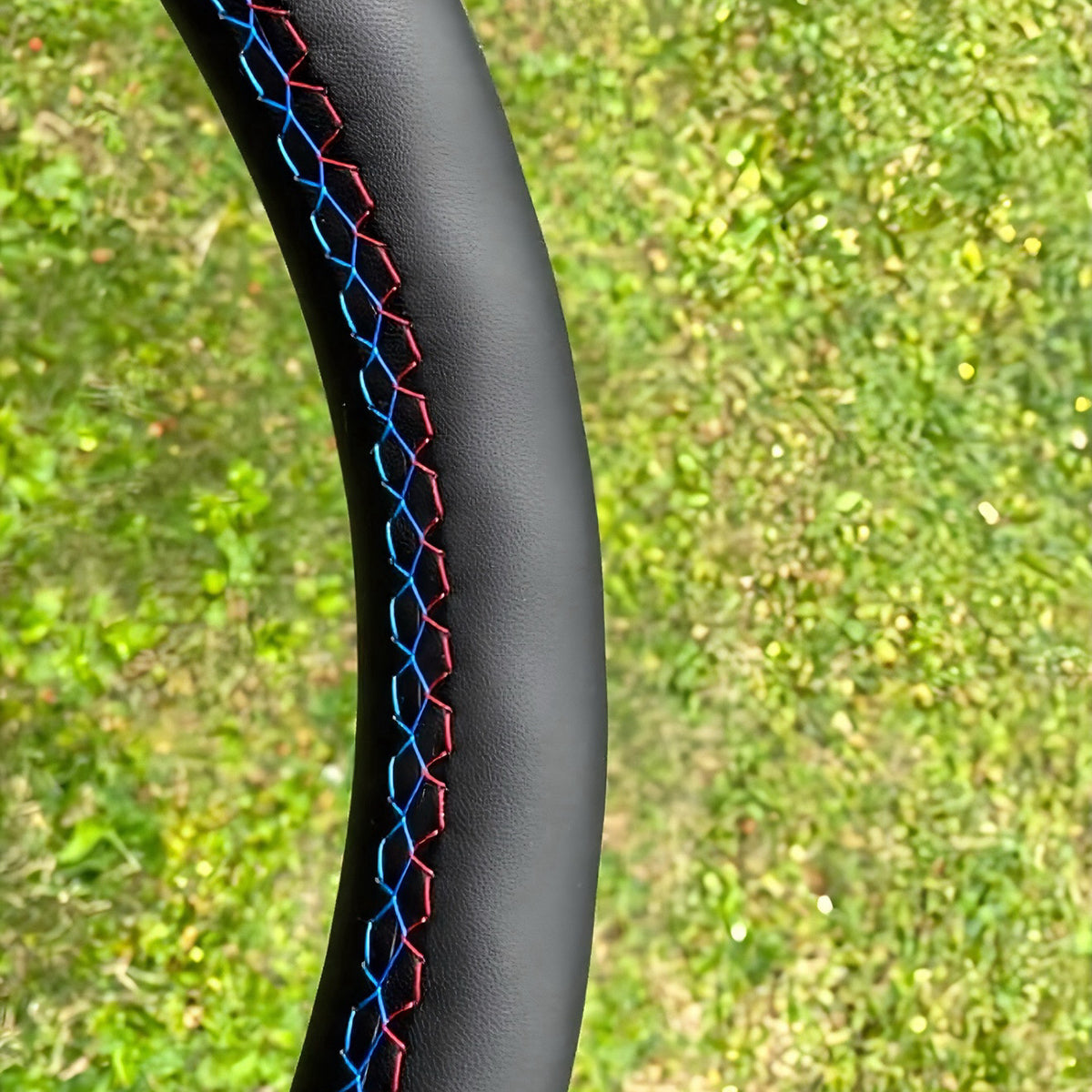 Performance Lenkradbezug passend für BMW E36 E46 E39 E38 E31 E83 E53 Z3 – Leder blau/rote Naht