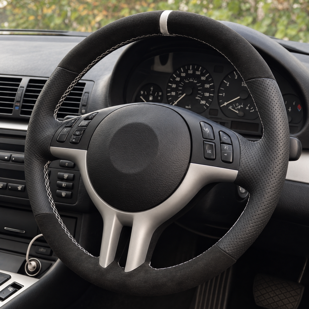 Performance Lenkradbezug passend für BMW E36 E46 E39 E38 E31 E83 E53 Z3 – Leder/Alcantara – weiße 12-Uhr-Markierung