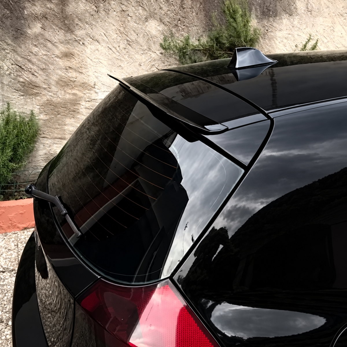 Performance Heckspoiler passend für BMW 1er E81 E87 – Schwarz Hochglanz